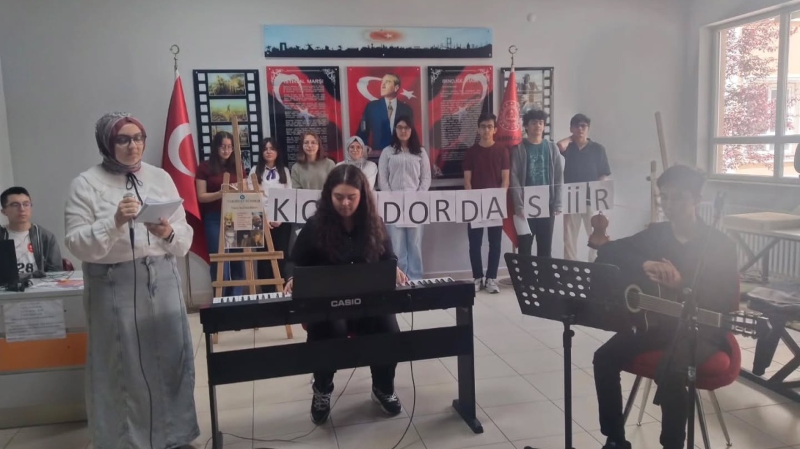 Koridorda Şiir Dinletisi
